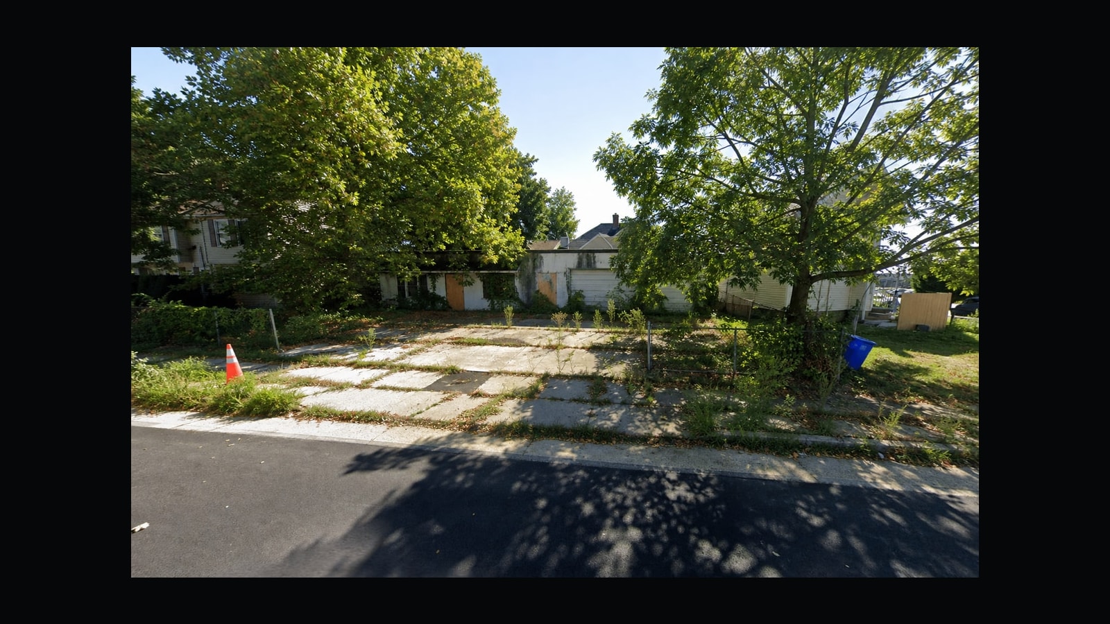 Before condition at 427 Salem Ave in Woodbury before the rezone and fourplex conversion.